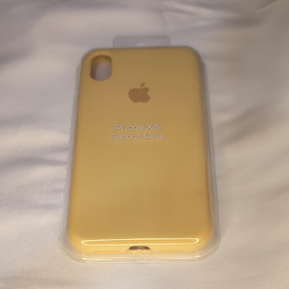 Apple iPhone XR Silicone Case - Bright Yellow